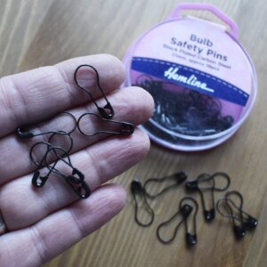 Bulb Safety Pins 23mm - 50 pcs in Storage Box - Black Plated Steel