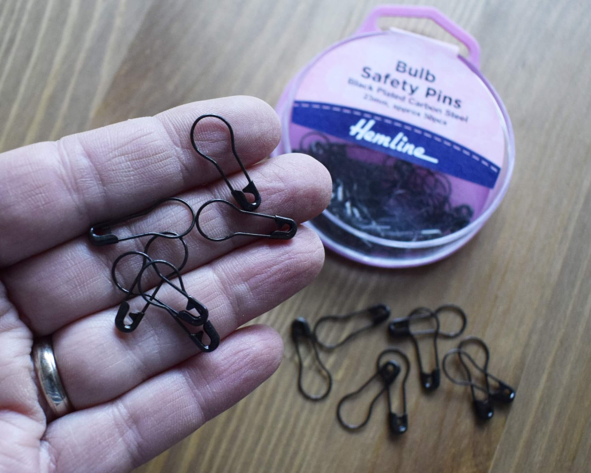 Bulb Safety Pins 23mm - 50 pcs in Storage Box - Black Plated Steel