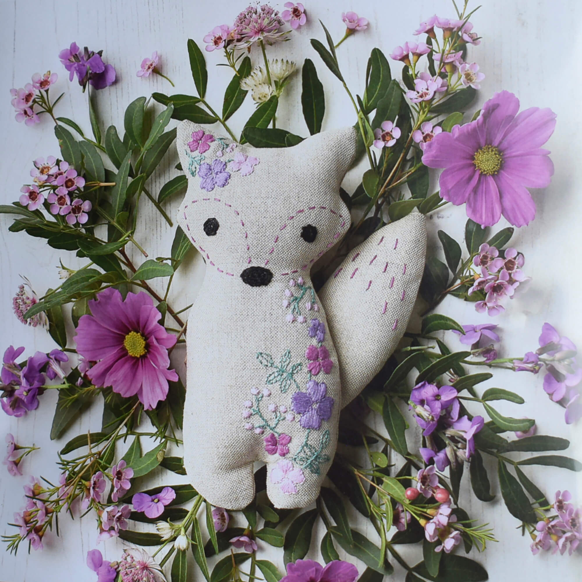 Freestyle Embroidery Kit - Frida Fox - 3D Decorative Animal - Anchor Joanne Aston - Image 2