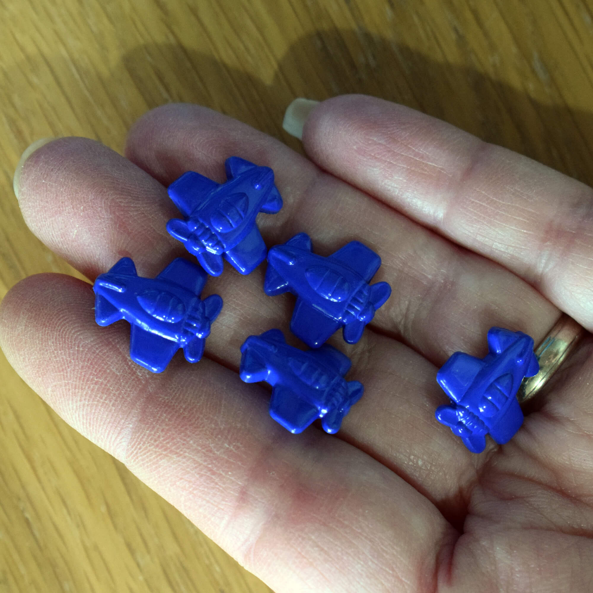 Blue Airplane Buttons - Pack of 5 - 18mm Plastic Shank - Novelty for Children's Clothes & Crafts
