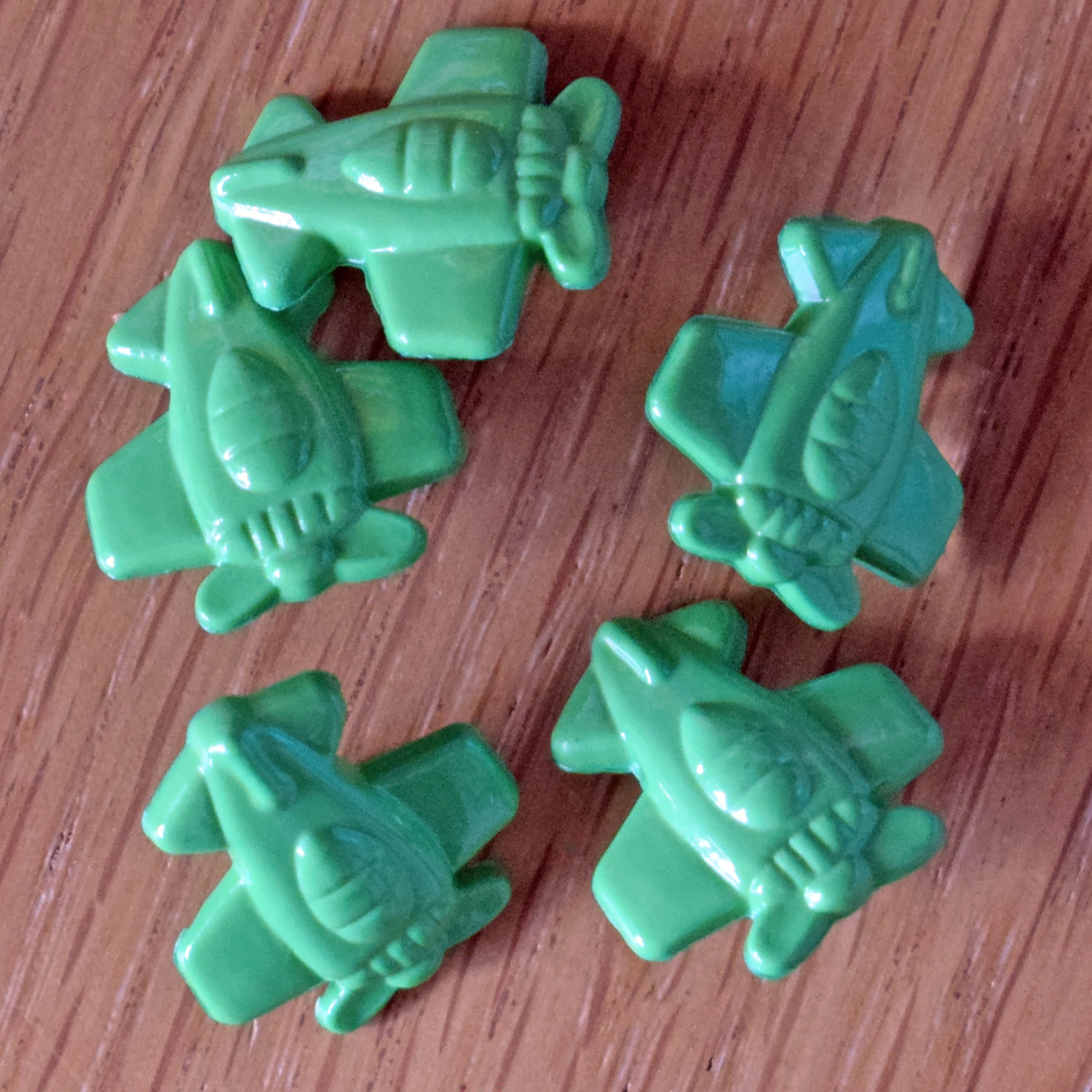 Airplane Buttons – Green – 18 mm Shank – Set of 5 - Image 2