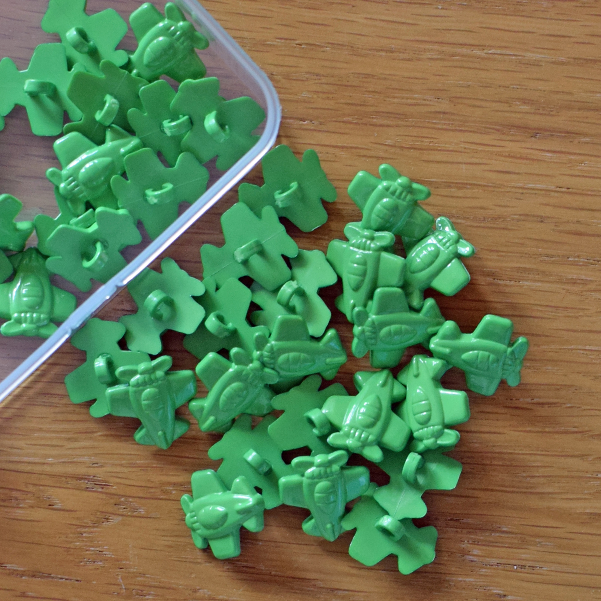 Airplane Buttons – Green – 18 mm Shank – Set of 5 - Image 4