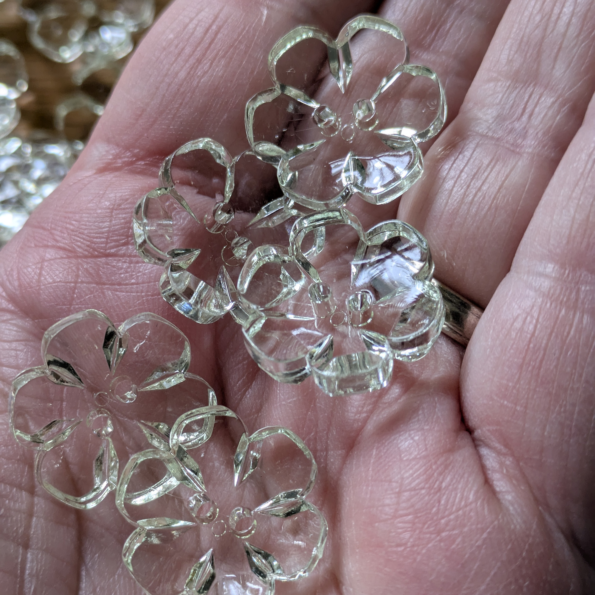 Flower Buttons - Light Green Clear - Pack of 5 - 21mm 2-Hole Acrylic