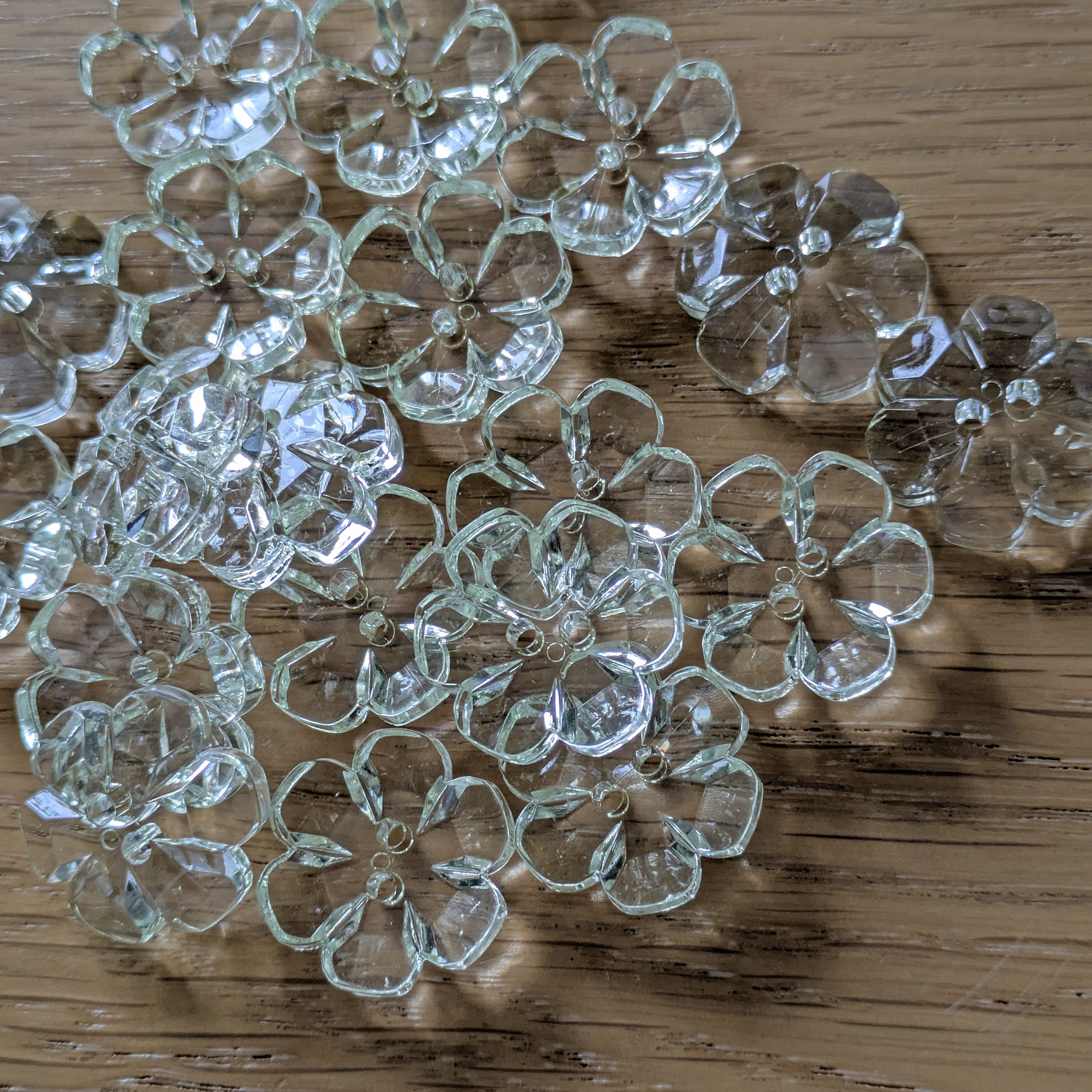 Flower Buttons - Light Green Clear - Pack of 5 - 21mm 2-Hole Acrylic - Image 3