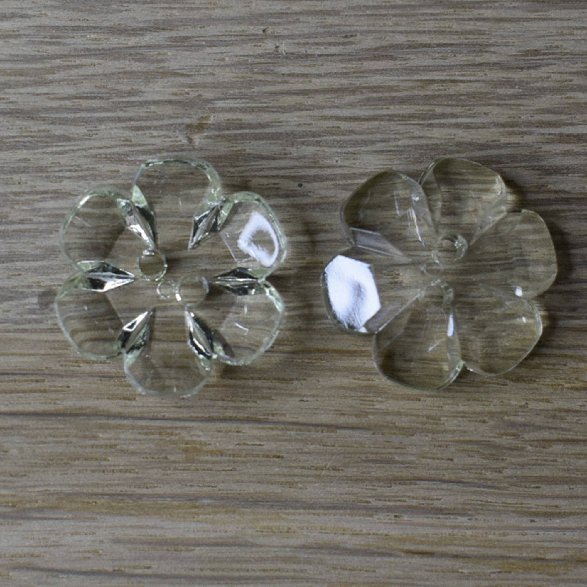 Flower Buttons - Light Green Clear - Pack of 5 - 21mm 2-Hole Acrylic - Image 5