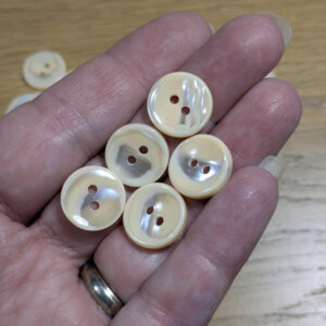 Vintage Sewing Buttons – Two-Tone Cream & Peach Brush Stroke Pattern – 15 mm – Pack of 5
