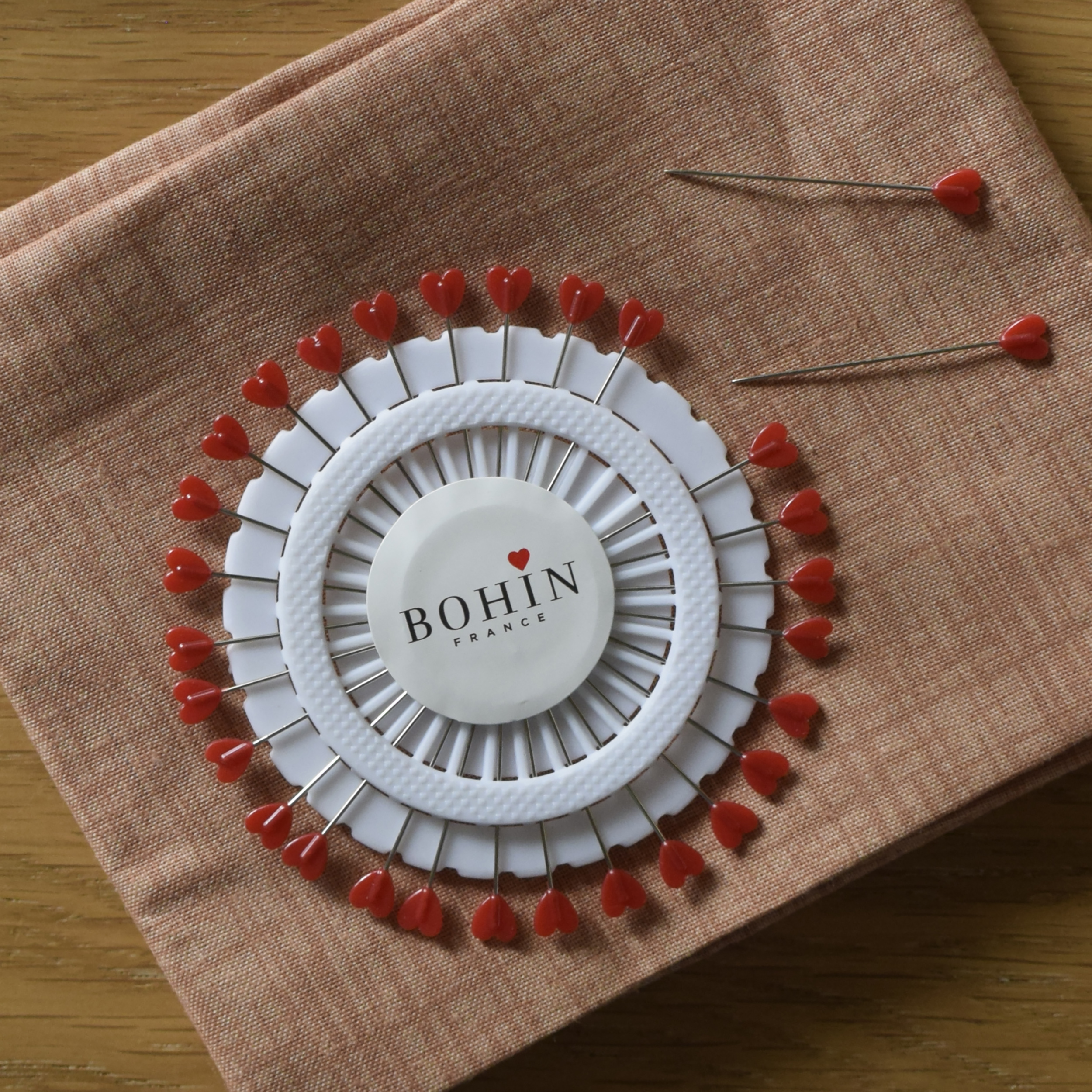 Dressmaker Pins - Red Heart Plastic Heads - Bohin France - 38mm Wheel of 30 - Image 5