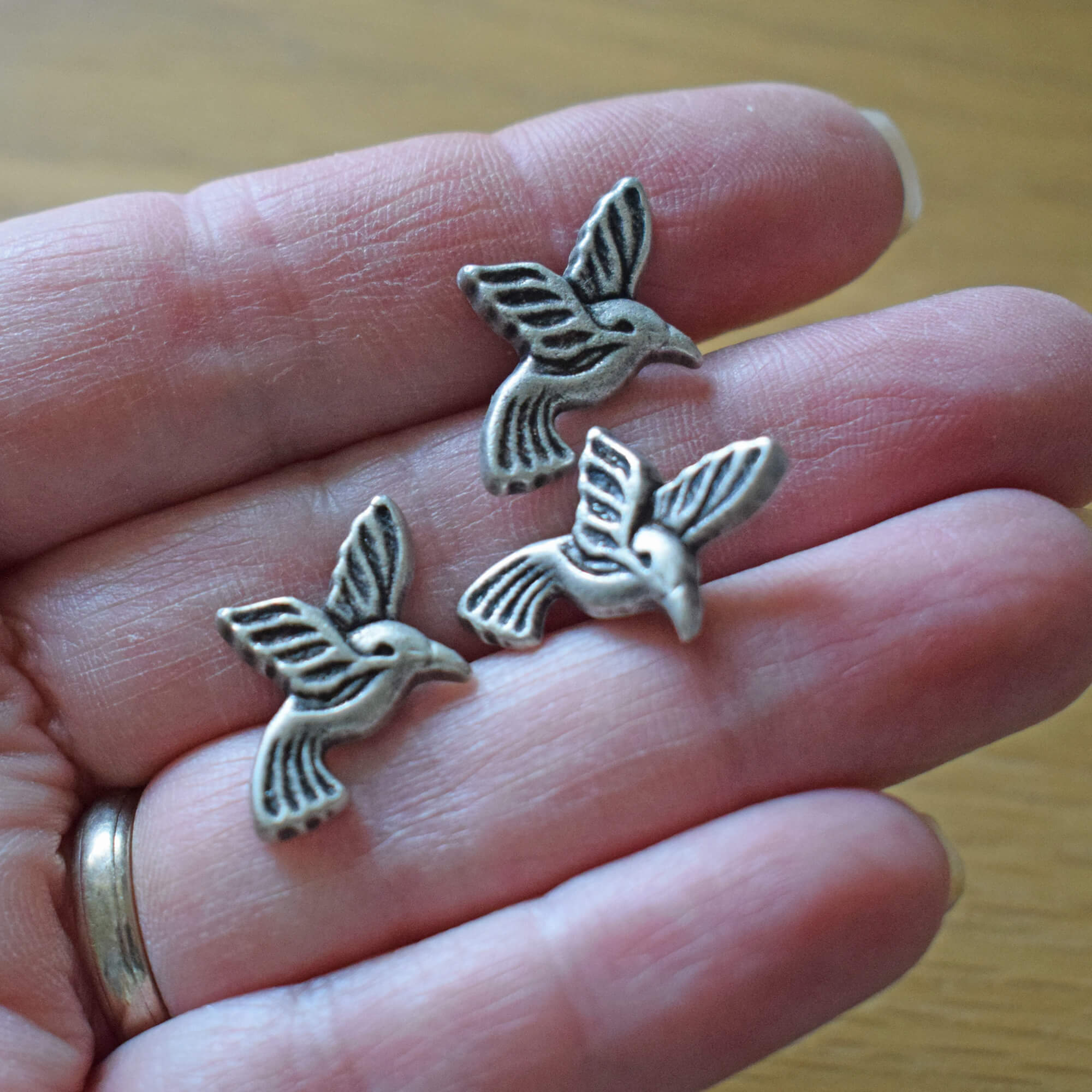 Flying Bird Metal Buttons – Antique Silver – Set of 3 – 15 mm – Shank Style