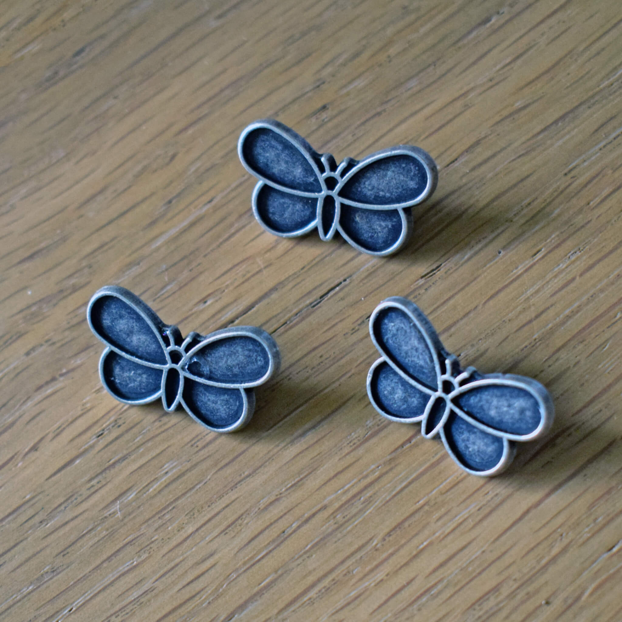 Butterfly Metal Buttons – Antique Silver – Set of 3 – 22 mm – Shank Style - Image 4