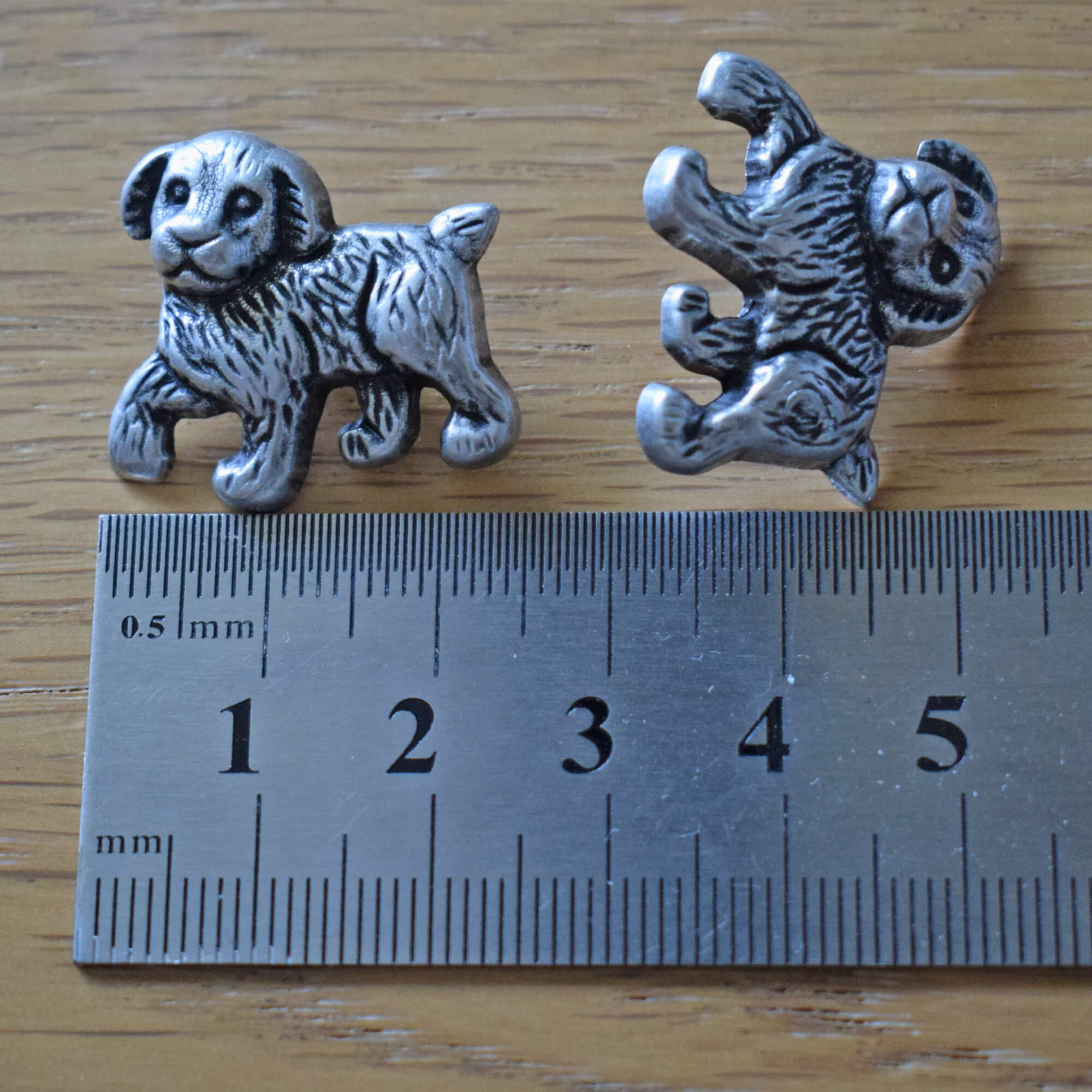 Dog Buttons - Pack of 2 - 25mm Antique Silver Metal Shank - Image 2
