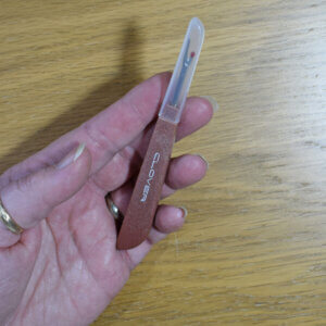 Seam Ripper - Clover - Wooden Effect Handle with Cap - Sewing & Quilting