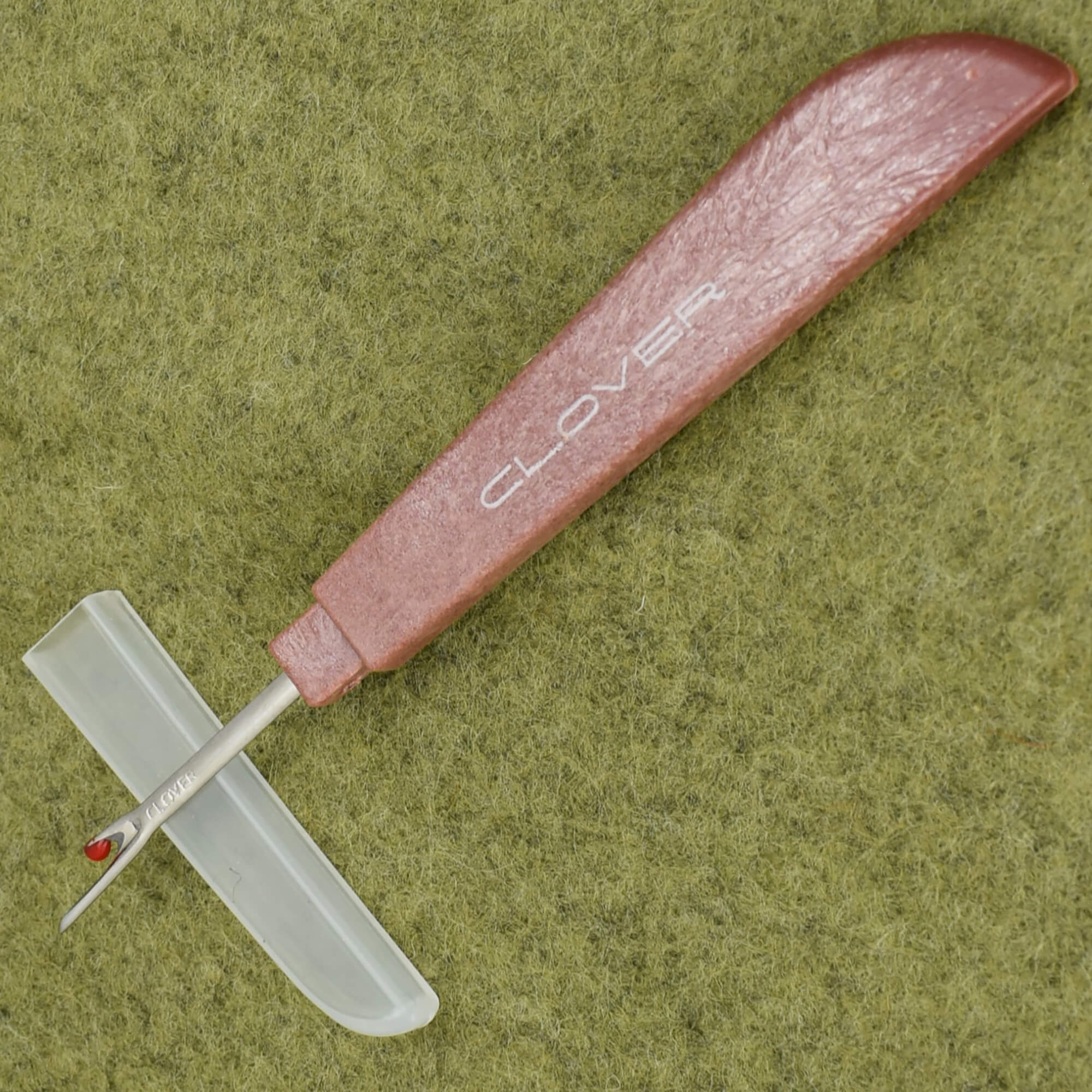 Seam Ripper - Clover - Wooden Effect Handle with Cap - Sewing & Quilting - Image 2