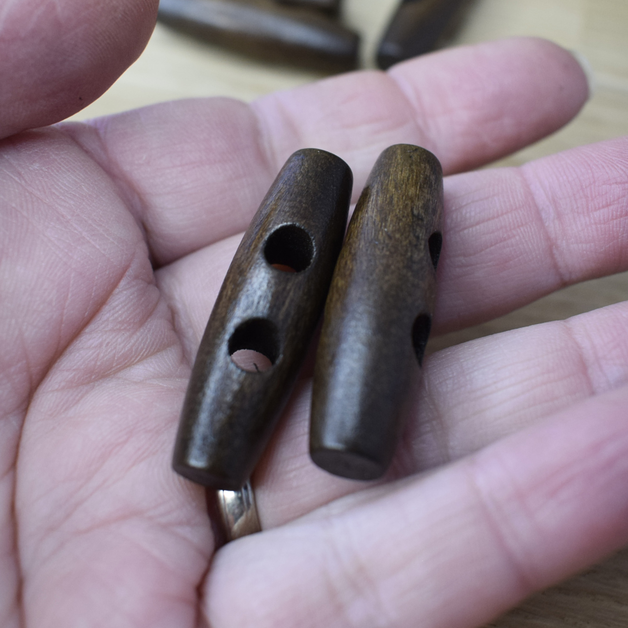 Wooden Toggles – 40 mm – Dark Natural Wood – Pack of 5