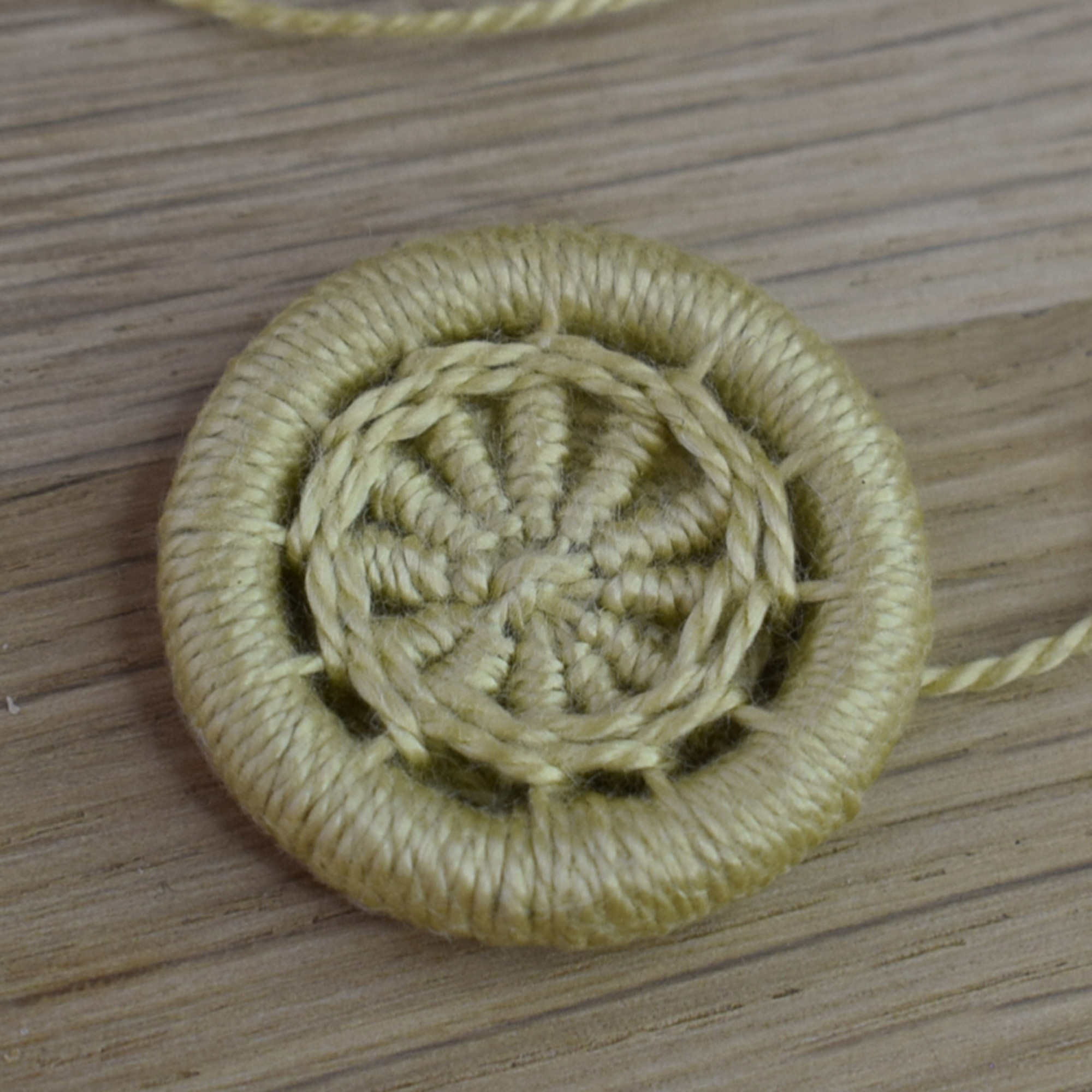 Yarrell Dorset Button Crafting Kit in a Tin – 10 Colour Combos + Christmas Edition - Image 3