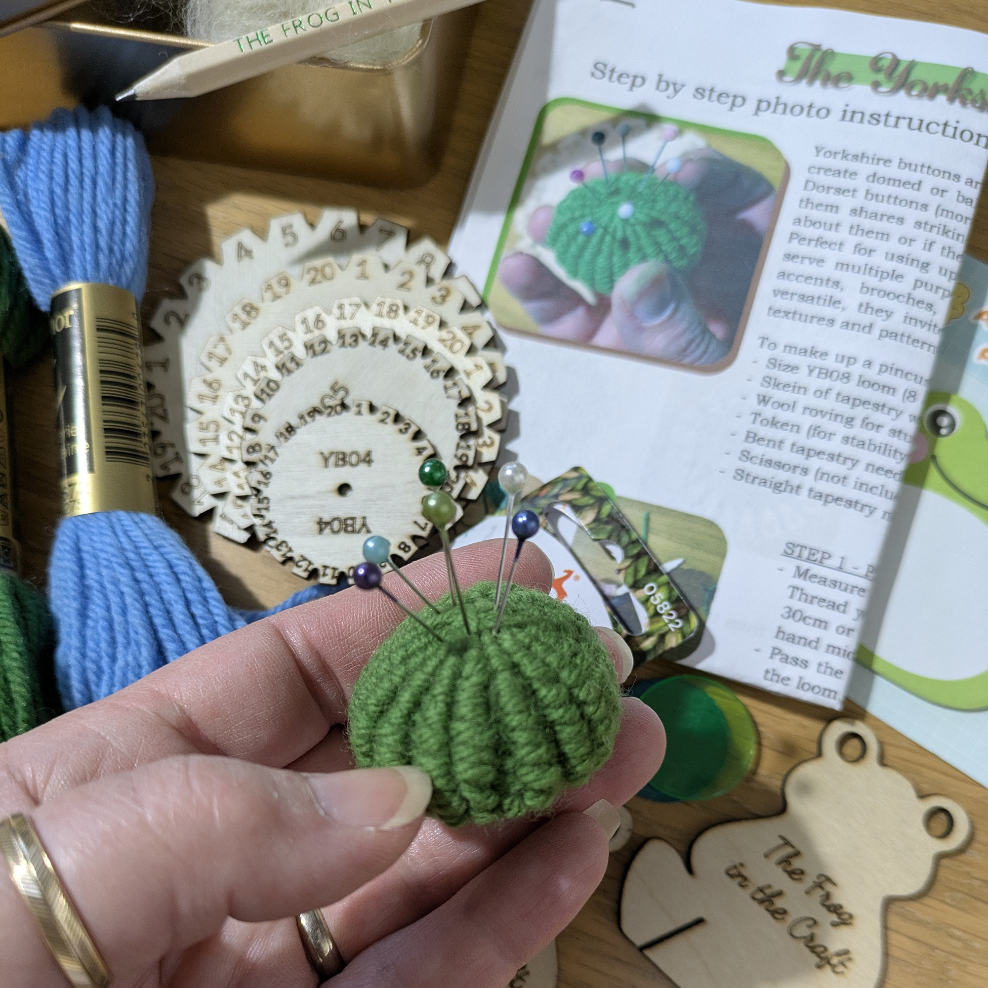 Yorkshire Button Crafting Kit in a Tin – Make a Mini Pincushion – Choice of 10 Colour Combinations in Tapestry Wool - Image 2