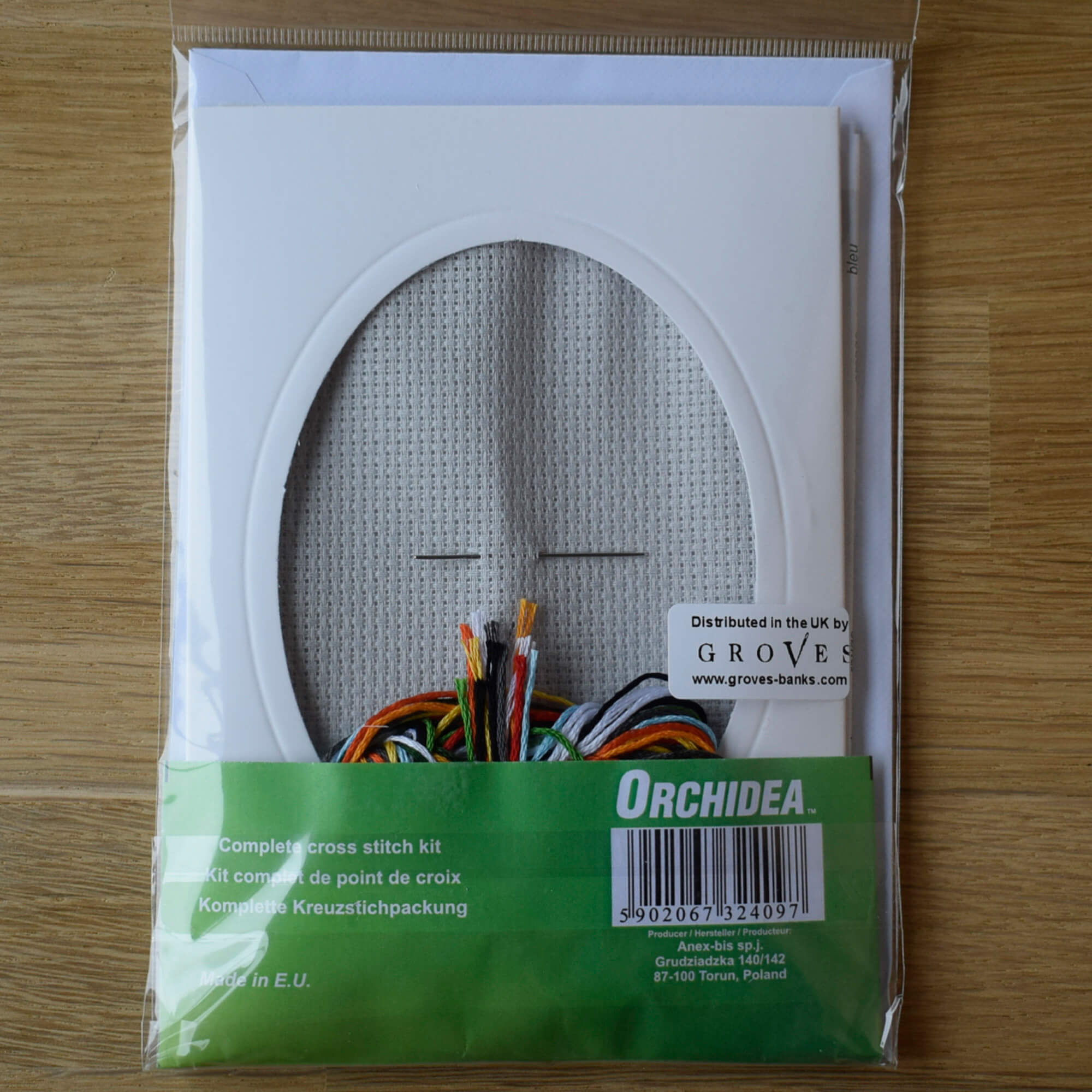 Christmas Hat Penguin and Present Greeting Card Cross-Stitch Kit - Image 3