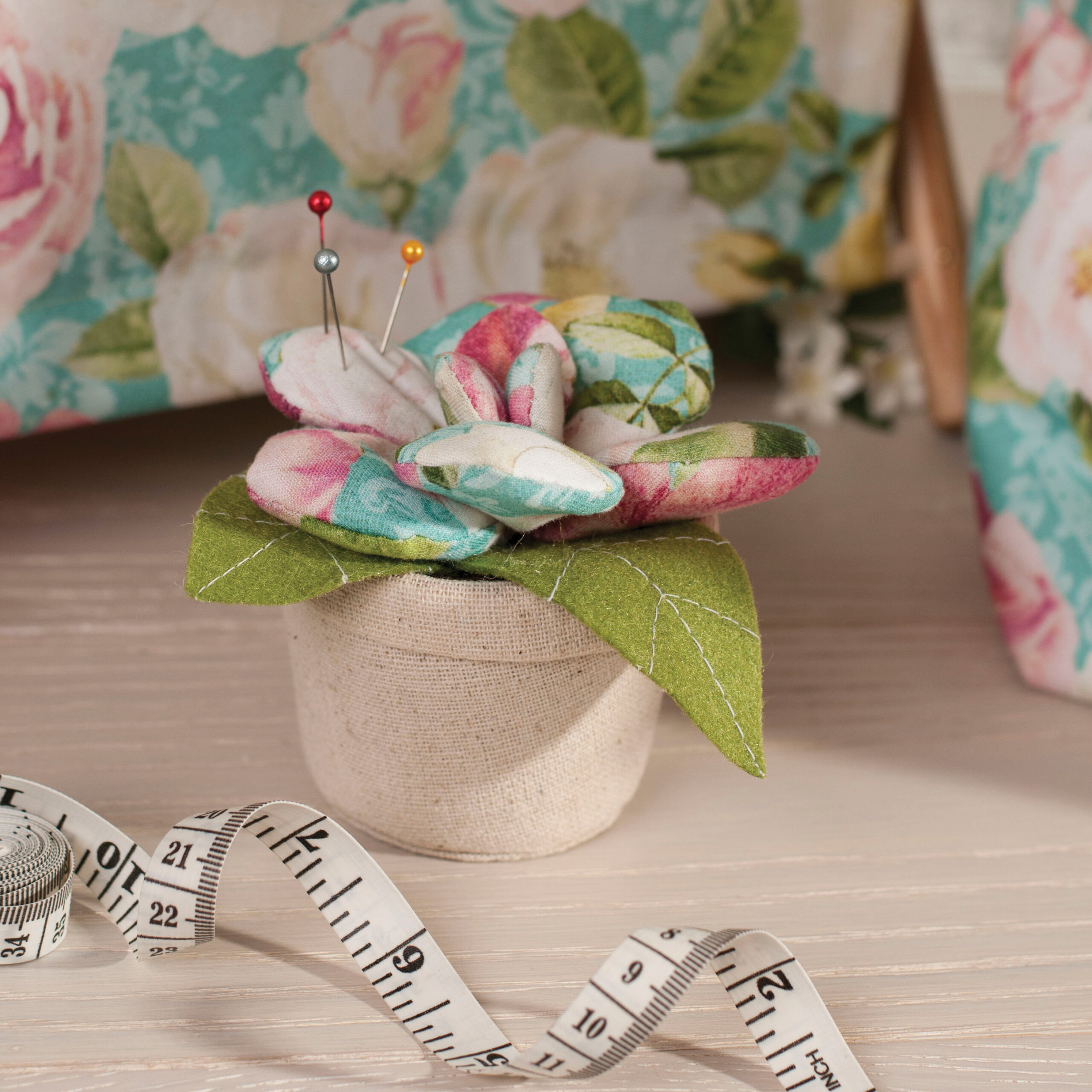 Flower Pot Pincushion – Floral Print Cotton Fabric – 9.5 × 9.5 × 8.5 cm - Image 4