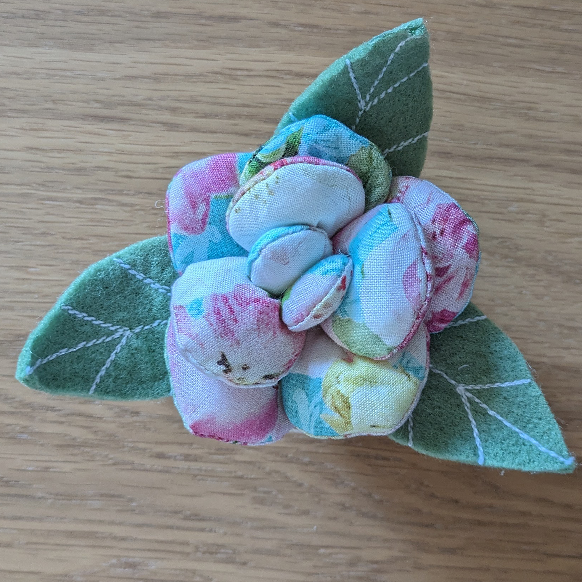 Flower Pot Pincushion – Floral Print Cotton Fabric – 9.5 × 9.5 × 8.5 cm - Image 5