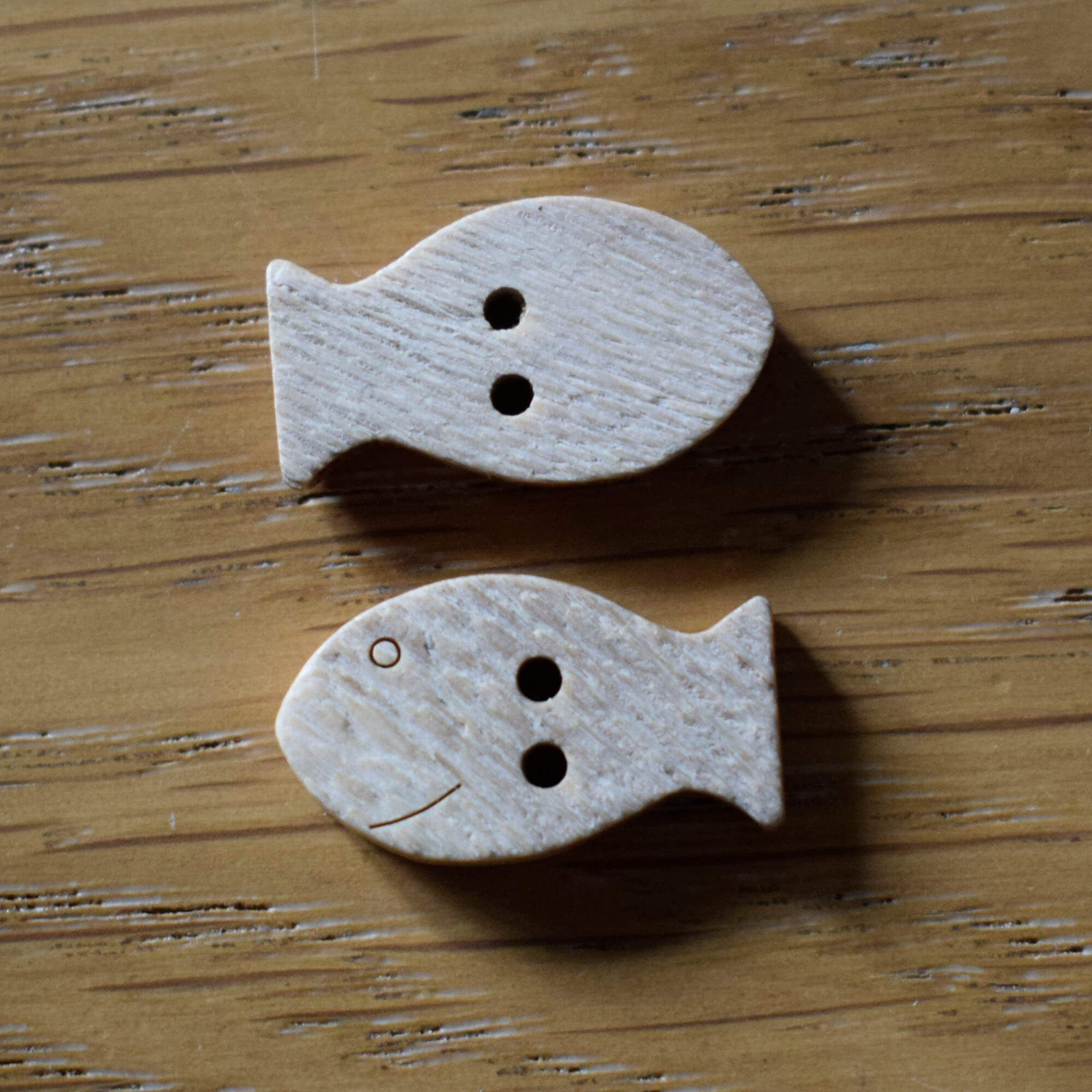 Wooden Fish Buttons – Set of 5 – 20×12mm Natural 2-Hole Buttons - Image 2