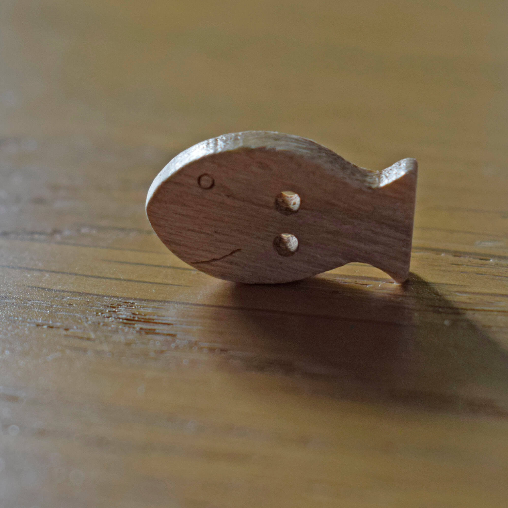 Wooden Fish Buttons – Set of 5 – 20×12mm Natural 2-Hole Buttons - Image 3