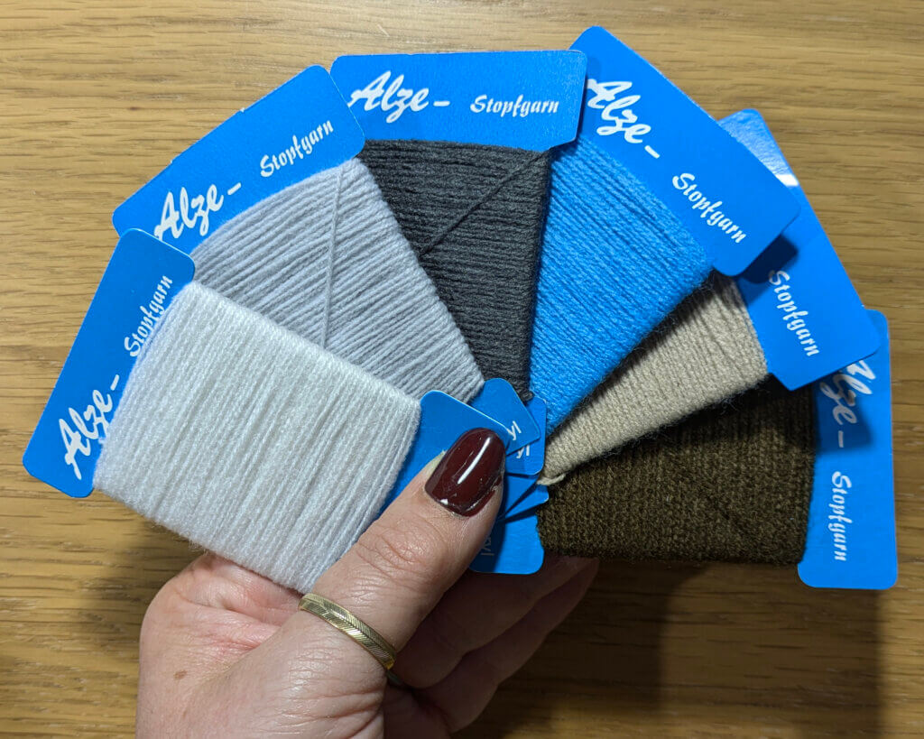 Alze Mending Wool Polyacrylic Twist – 2-Ply – 20m Card - The Frog in ...