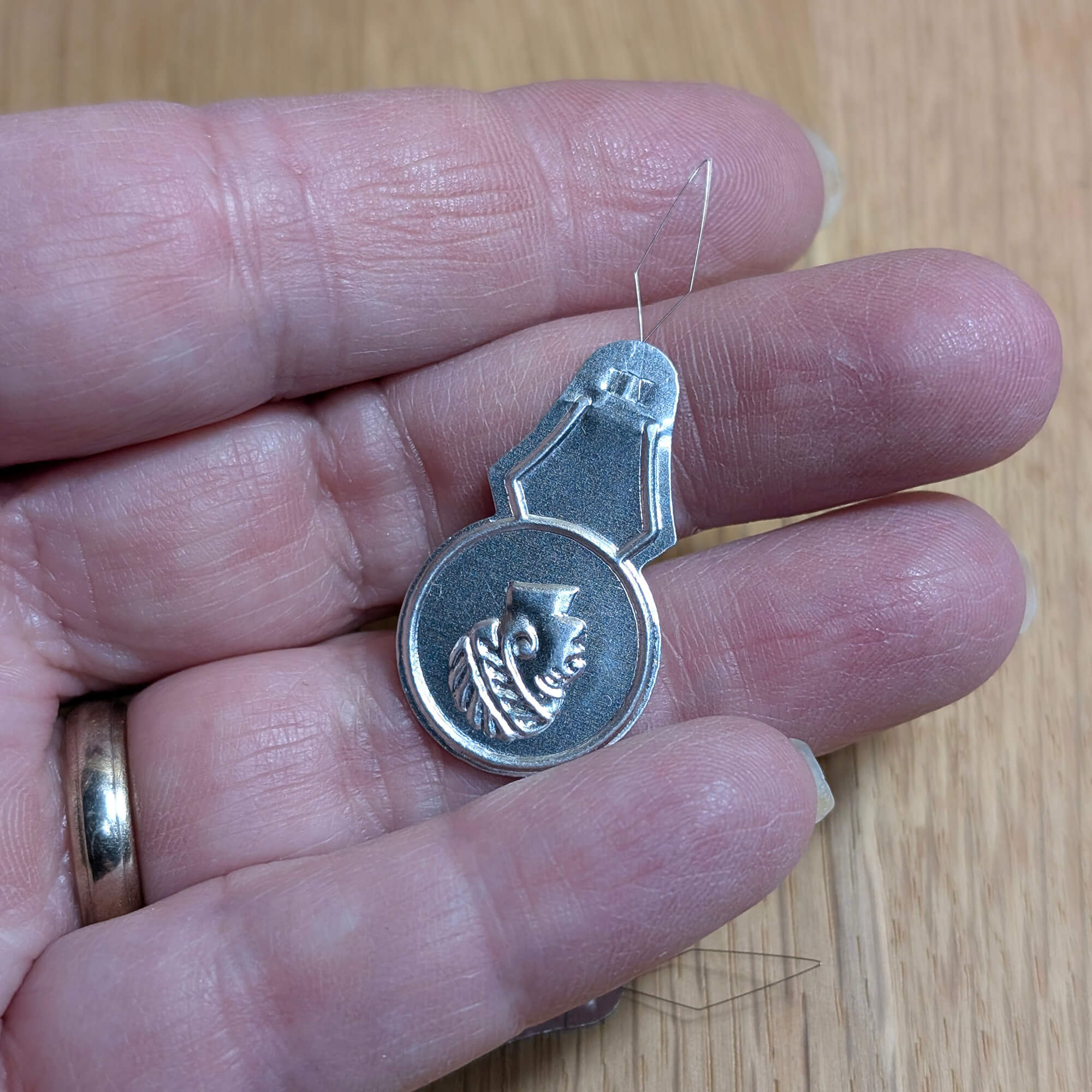 Needle Threader Pack of 5 - For Hand and Machine Needles - Image 2