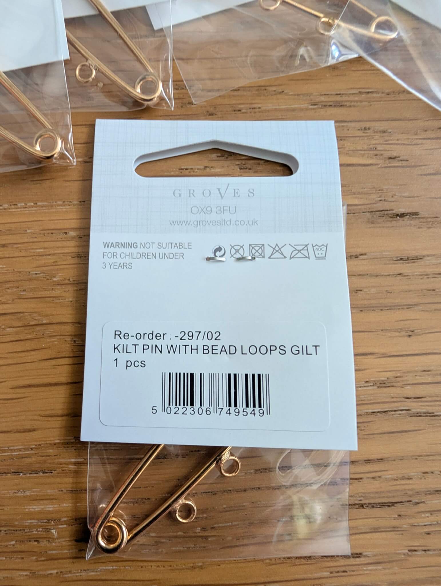 Kilt Pin with 3 Loops - Gilt - Pack of 5 by Trimits - Image 3