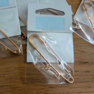 Kilt Pin with 3 Loops - Gilt - Pack of 5 by Trimits