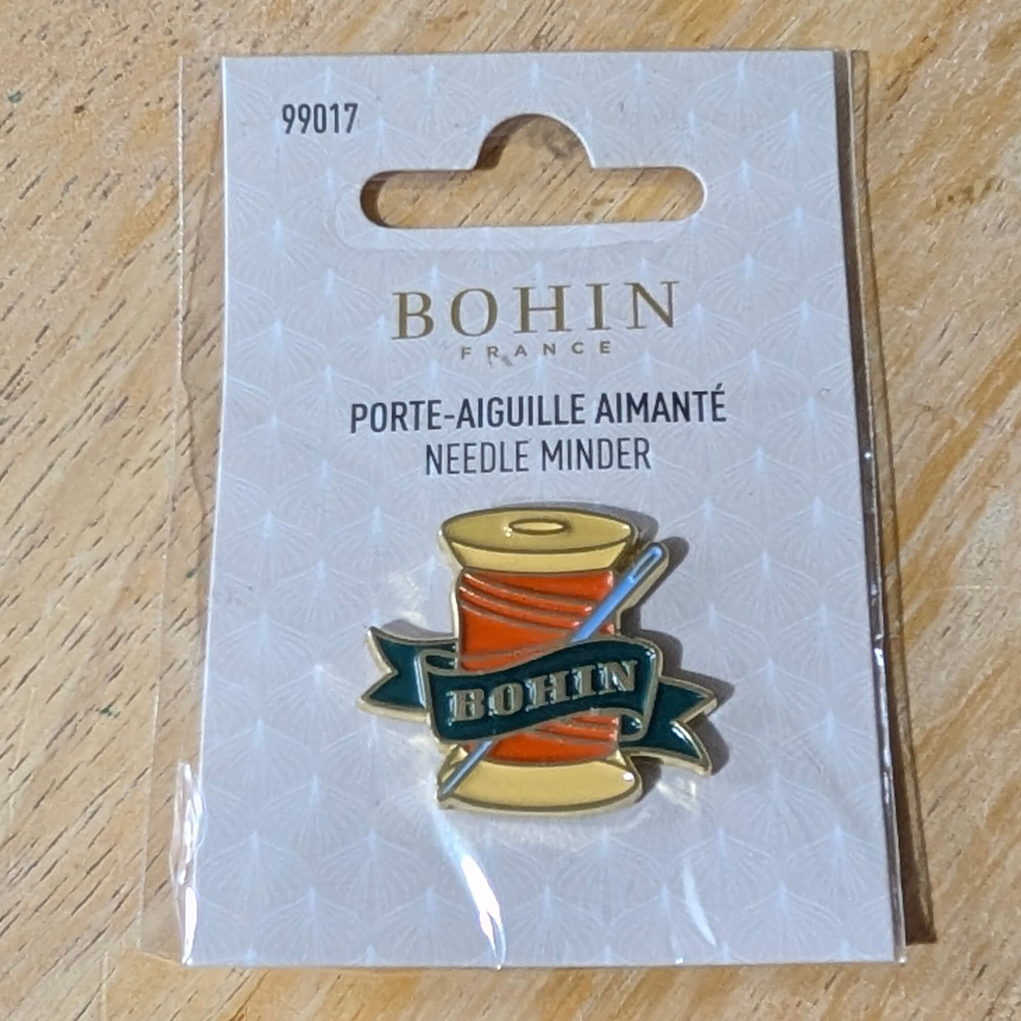 Bohin Magnetic Needle Minder - Vintage Bobbin - Image 2