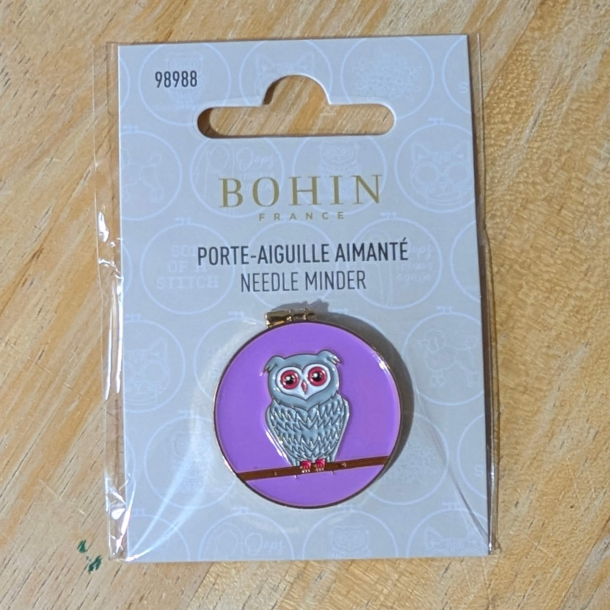 Bohin Magnetic Needle Minder - Embroidery Hoop with Owl - Image 2