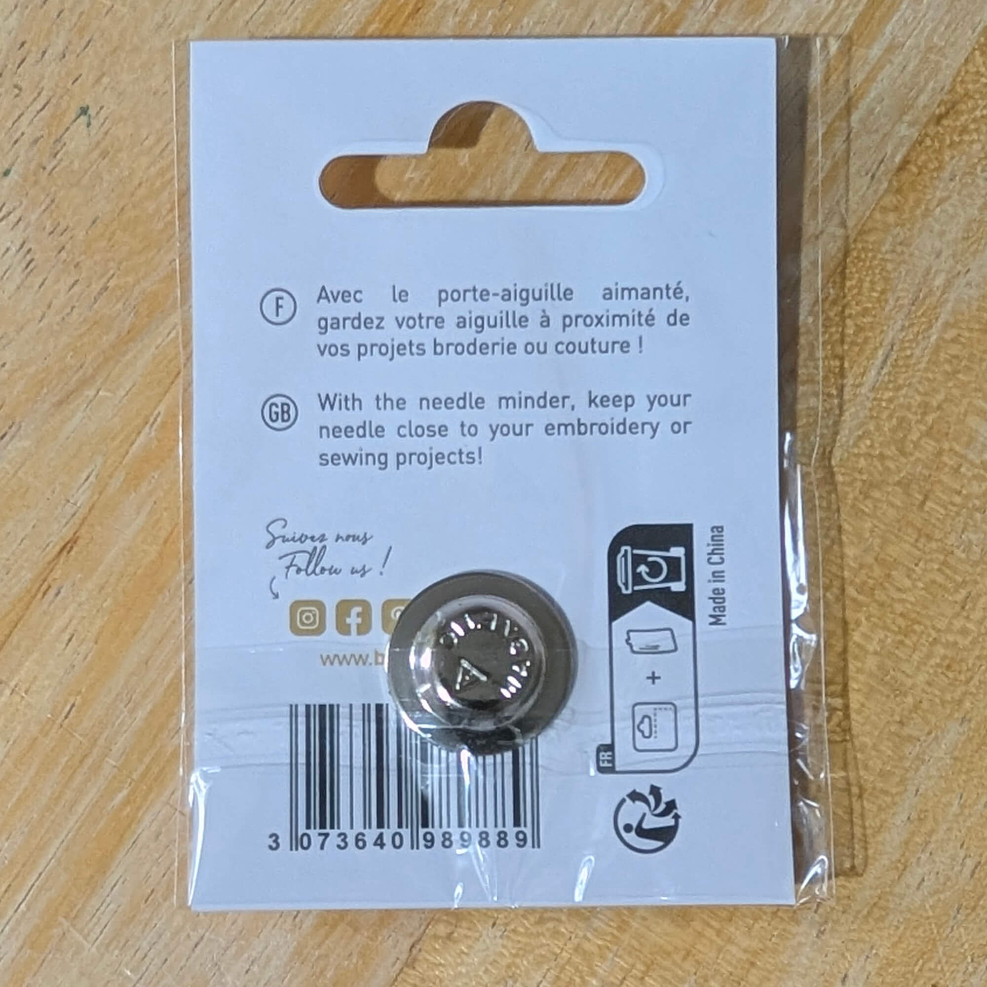 Bohin Magnetic Needle Minder - Embroidery Hoop with Owl - Image 3